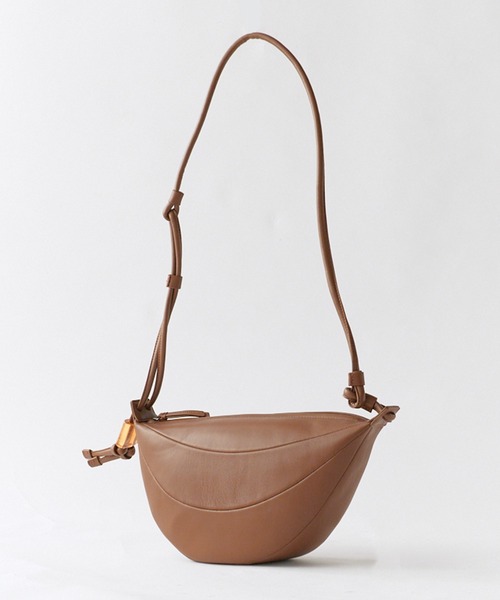 Archivepke(アーカイブエプク)の「Archivepke/アーカイブエプク Fling bag 羊革 シグネチャーバッグ ショルダーバッグ 秋 秋服 2026年秋冬(ショルダーバッグ・レディース・ブラック/グレー/ブラウン・FREE)」の12枚目の写真