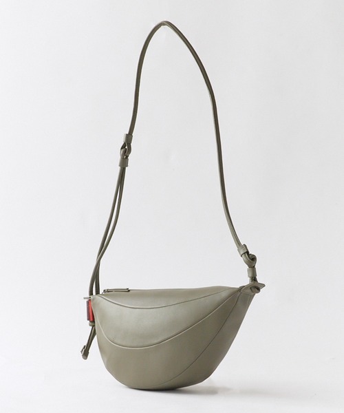 Archivepke(アーカイブエプク)の「Archivepke/アーカイブエプク Fling bag 羊革 シグネチャーバッグ ショルダーバッグ 秋 秋服 2026年秋冬(ショルダーバッグ・レディース・ブラック/グレー/ブラウン・FREE)」の11枚目の写真