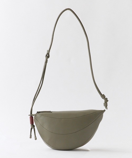 Archivepke(アーカイブエプク)の「Archivepke/アーカイブエプク Fling bag 羊革 シグネチャーバッグ ショルダーバッグ 秋 秋服 2026年秋冬(ショルダーバッグ・レディース・ブラック/グレー/ブラウン・FREE)」の13枚目の写真