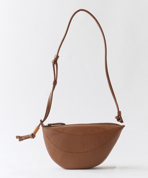Archivepke(アーカイブエプク)の「Archivepke/アーカイブエプク Fling bag 羊革 シグネチャーバッグ ショルダーバッグ 秋 秋服 2026年秋冬(ショルダーバッグ・レディース・ブラック/グレー/ブラウン・FREE)」の17枚目の写真