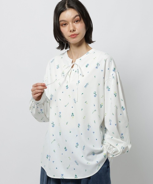 niko and...（ニコアンド）の「コタットイージーケア柄ブラウス（シャツ/ブラウス・レディース・ブラック/ホワイト/オフホワイト・MEDIUM/LARGE）」の3枚目の写真