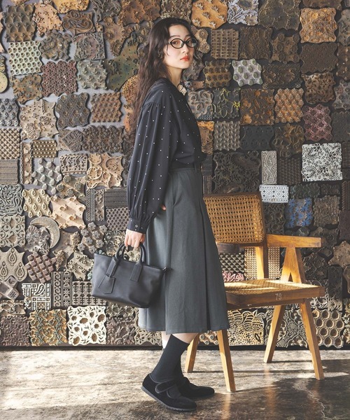 niko and...（ニコアンド）の「コタットイージーケア柄ブラウス（シャツ/ブラウス・レディース・ブラック/ホワイト/オフホワイト・MEDIUM/LARGE）」の4枚目の写真