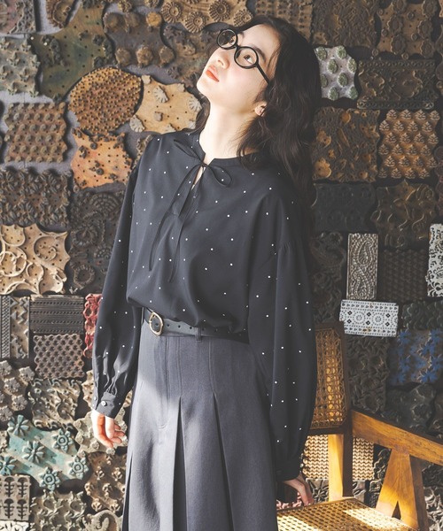 niko and...（ニコアンド）の「コタットイージーケア柄ブラウス（シャツ/ブラウス・レディース・ブラック/ホワイト/オフホワイト・MEDIUM/LARGE）」の9枚目の写真