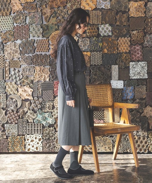 niko and...（ニコアンド）の「コタットイージーケア柄ブラウス（シャツ/ブラウス・レディース・ブラック/ホワイト/オフホワイト・MEDIUM/LARGE）」の5枚目の写真