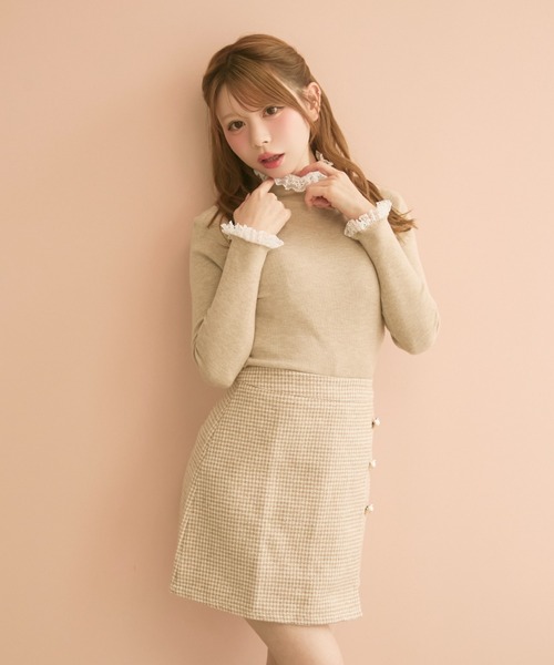 TITTY&CO.(ティティーアンドコー)の「フリルハイネックニット(ニット/セーター・レディース・ベージュ/グレー/ブラック/アイボリー・FREE)」の7枚目の写真