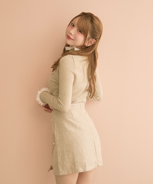 TITTY&CO.(ティティーアンドコー)の「フリルハイネックニット(ニット/セーター・レディース・ベージュ/グレー/ブラック/アイボリー・FREE)」の10枚目の写真