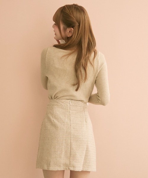 TITTY&CO.(ティティーアンドコー)の「フリルハイネックニット(ニット/セーター・レディース・ベージュ/グレー/ブラック/アイボリー・FREE)」の12枚目の写真