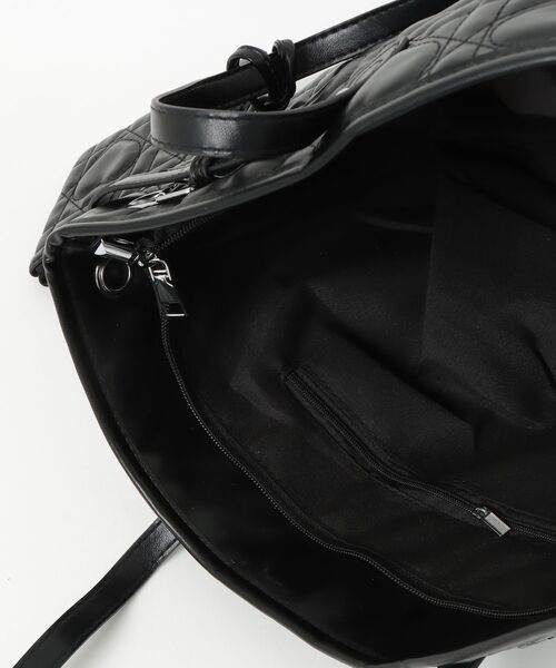 TITTY&CO.（ティティーアンドコー）の「ハートキルティングトートバッグ（トートバッグ・レディース・ブラック/ベージュ/アイボリー・FREE）」の4枚目の写真