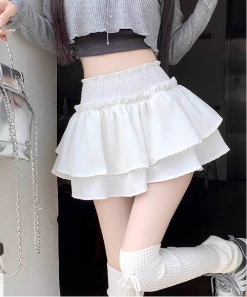 Per sist ence(パーシエンス)の「ティアードフリルミニスカパン(インナーパンツ付き)(スカート・レディース・ブラック/ホワイト・FREE)」の2枚目の写真