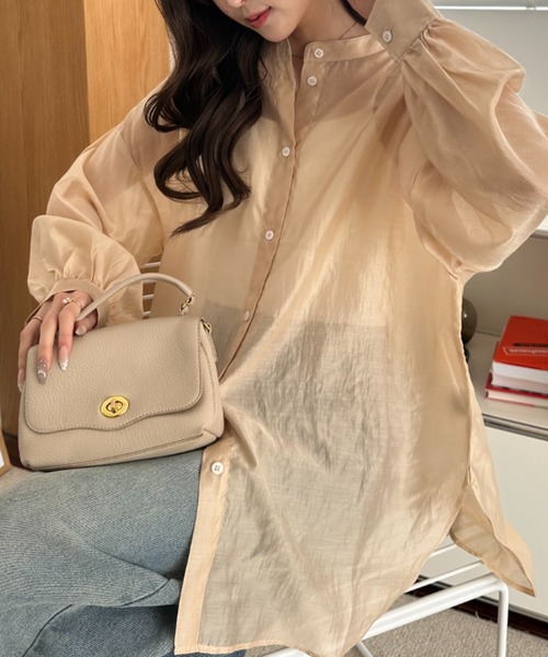 umune(ウムネ)の「シアーシャツ バンドカラー 立ち襟 ボリューム袖 パフスリーブ 長袖 ブラウス 羽織り 透け感 ロング丈 ゆったり 秋 冬(シャツ/ブラウス・レディース・テラコッタ/ライトベージュ/ライラック・FREE)」の6枚目の写真
