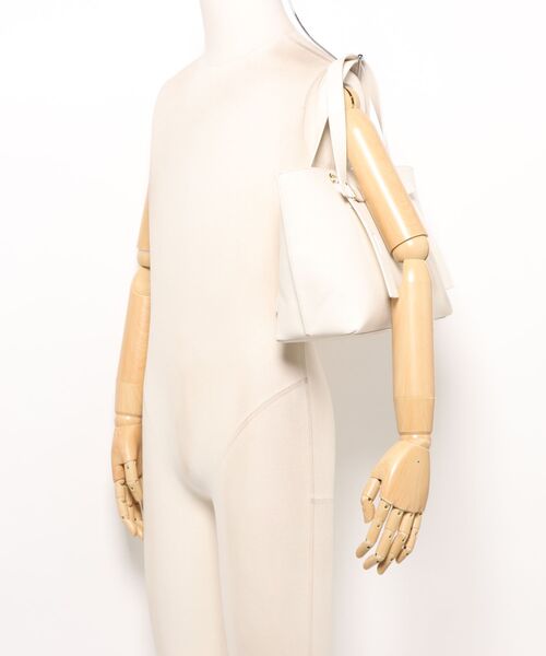 FURLA（フルラ）の「フルラ ジョベ (Furla Giove) トートバッグ M（トートバッグ・レディース・ブラック/サンドベージュ/オフホワイト・ONE SIZE）」の6枚目の写真