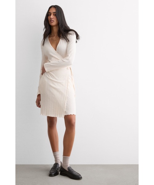 Intimissimi(インティミッシミ)の「"Sweet Pointelle" ナイトガウン【ワンマイルウェア】(カーディガン/ボレロ・レディース・オフホワイト・S/M/L)」の4枚目の写真