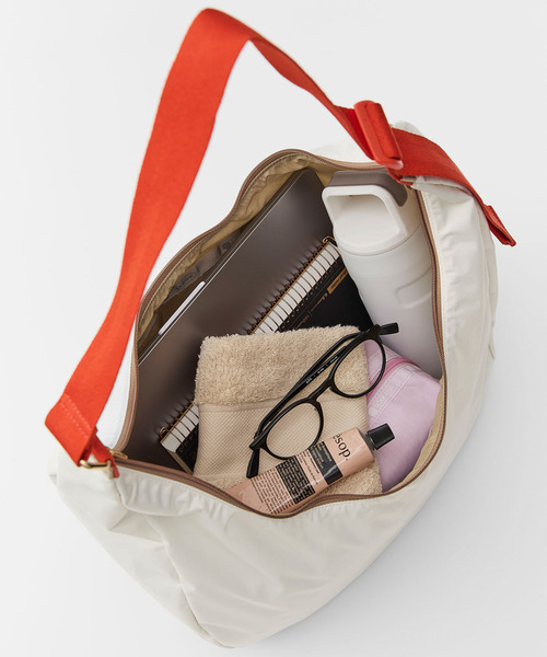 LeSportsac（レスポートサック）の「LG HAMMOCK ADJ BAG メレンゲ/マンダリンウェビング（ショルダーバッグ・レディース・ホワイト・FREE）」の13枚目の写真