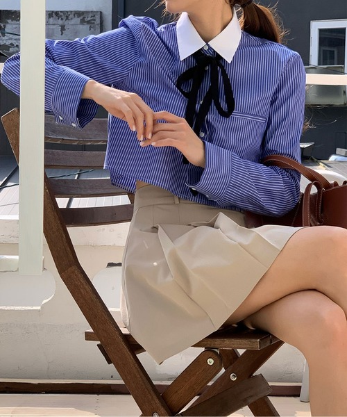 AMAJI(アマジ)の「リボンタイシャツ(シャツ/ブラウス・レディース・ホワイト/ブルー・FREE)」の2枚目の写真
