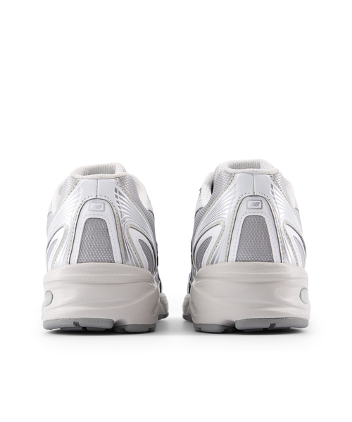 NEW BALANCE(ニューバランス)の「NEW BALANCE/ニューバランス U740(スニーカー・レディース・シルバー・23.5cm/23cm/24.5cm/24cm)」の13枚目の写真