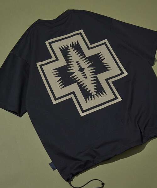 PENDLETON（ペンドルトン）の「PENDLETON/ペンドルトン 別注 バックプリント スピンドルTシャツ/ソロテックス×カルキュロ素材/吸汗速乾/軽量/ドライタッチ（Tシャツ/カットソー・メンズ・ホワイト/チャコールグレー/ブラック/オフホワイト/オリーブ/マスタード・SMALL/MEDIUM/LARGE）」の3枚目の写真