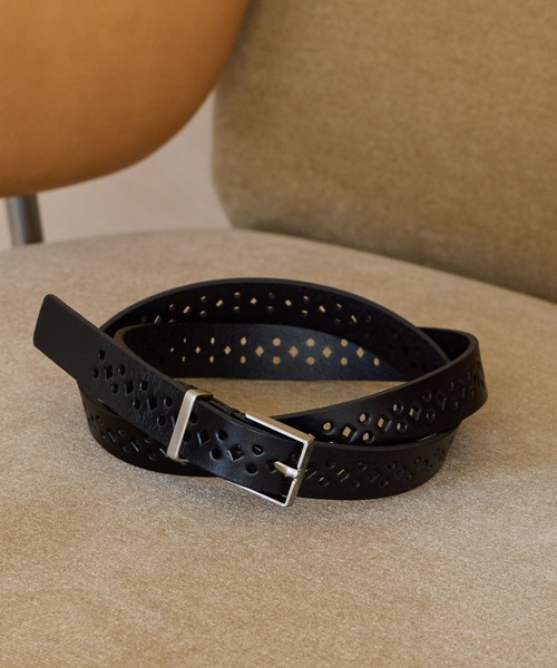 Andemiu（アンデミュウ）の「パンチングレザーベルト634252（ベルト・レディース・ダークブラウン/ブラック・FREE）」の2枚目の写真