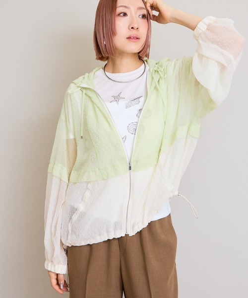 LHELBIE(レルビエ)の「バイカラーシアーアノラックブルゾン(ブルゾン・レディース・ブルー/ブラック/イエロー系・M)」の13枚目の写真