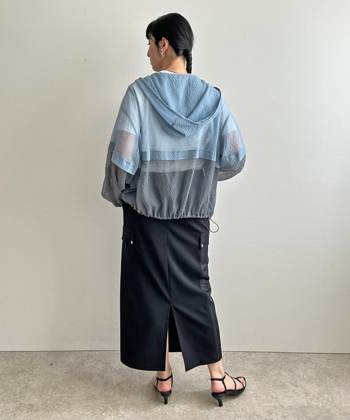 LHELBIE(レルビエ)の「バイカラーシアーアノラックブルゾン(ブルゾン・レディース・ブルー/ブラック/イエロー系・M)」の10枚目の写真