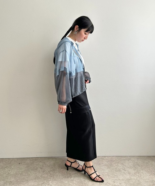LHELBIE(レルビエ)の「バイカラーシアーアノラックブルゾン(ブルゾン・レディース・ブルー/ブラック/イエロー系・M)」の12枚目の写真