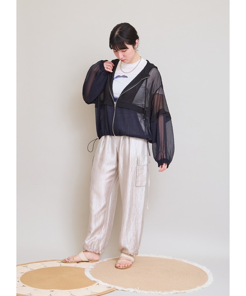 LHELBIE(レルビエ)の「バイカラーシアーアノラックブルゾン(ブルゾン・レディース・ブルー/ブラック/イエロー系・M)」の8枚目の写真