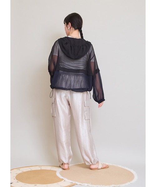 LHELBIE(レルビエ)の「バイカラーシアーアノラックブルゾン(ブルゾン・レディース・ブルー/ブラック/イエロー系・M)」の7枚目の写真