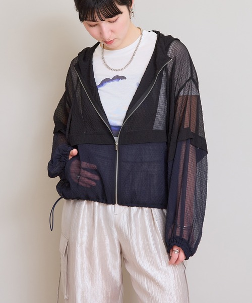 LHELBIE(レルビエ)の「バイカラーシアーアノラックブルゾン(ブルゾン・レディース・ブルー/ブラック/イエロー系・M)」の16枚目の写真