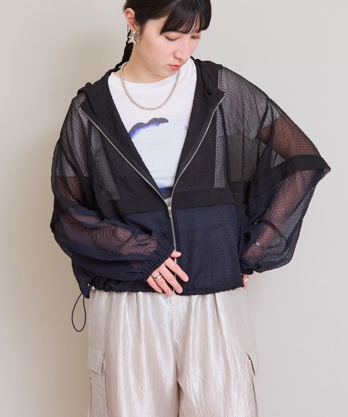 LHELBIE(レルビエ)の「バイカラーシアーアノラックブルゾン(ブルゾン・レディース・ブルー/ブラック/イエロー系・M)」の19枚目の写真