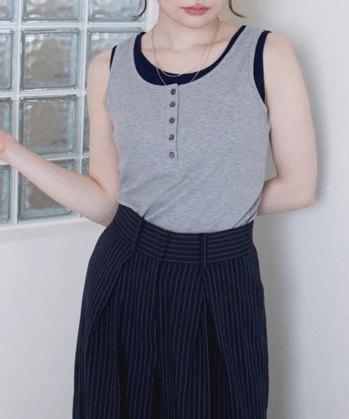 Reurie'(レウリィ)の「レイヤードデザインタンクトップ(カップ付)/ ヘンリーネック ブラトップ インナーレス 配色 シンプル カジュアル 韓国 ノームコア フェミニン 春 夏(その他トップス・レディース・ブラック/グレー/ブラウン/レッド・FREE)」の8枚目の写真