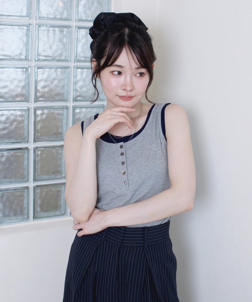 Reurie'(レウリィ)の「レイヤードデザインタンクトップ(カップ付)/ ヘンリーネック ブラトップ インナーレス 配色 シンプル カジュアル 韓国 ノームコア フェミニン 春 夏(その他トップス・レディース・ブラック/グレー/ブラウン/レッド・FREE)」の18枚目の写真