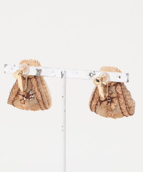 tone（トーン）の「【Lily accessory】インド刺繡イヤリング(MA)（イヤリング・レディース・ブラウン・FREE）」の4枚目の写真