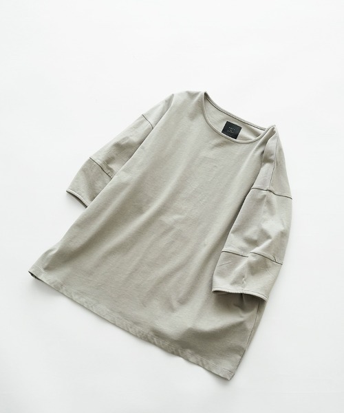 オオカミとフクロウ(オオカミとフクロウ)の「オオカミと白い雲のスワロー(Tシャツ/カットソー・レディース・グレー/スミクロ/ホワイト/ブルー・FREE)」の1枚目の写真