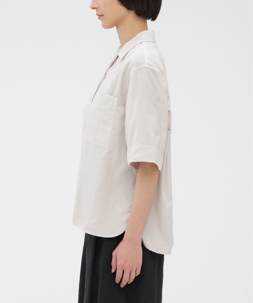 MHL.（エムエイチエル）の「GARMENT DYED FINE COTTON OXFOR（シャツ/ブラウス・レディース・アイボリー/ライトグレー・2/1）」の4枚目の写真