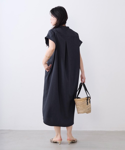 MICA&DEAL(マイカ&ディール)の「タックショルダーワンピース〈2サイズ展開〉(ワンピース・レディース・ブラウン/ブルー/ライトベージュ/ネイビー・36/38)」の16枚目の写真
