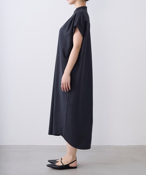 MICA&DEAL(マイカ&ディール)の「タックショルダーワンピース〈2サイズ展開〉(ワンピース・レディース・ブラウン/ブルー/ライトベージュ/ネイビー・36/38)」の13枚目の写真