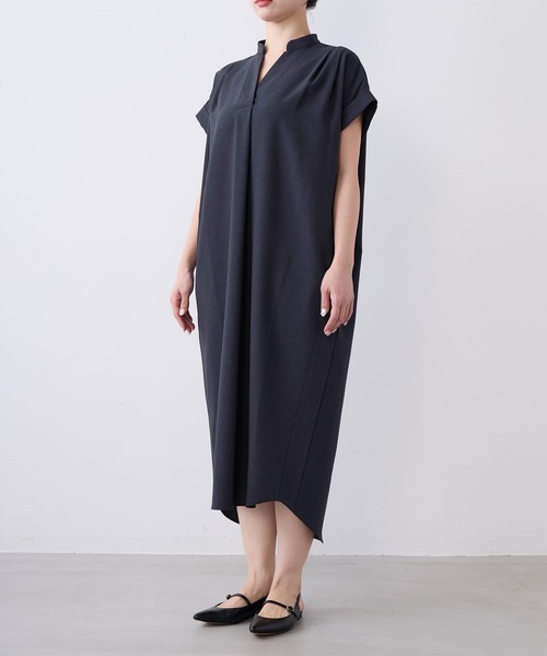MICA&DEAL(マイカ&ディール)の「タックショルダーワンピース〈2サイズ展開〉(ワンピース・レディース・ブラウン/ブルー/ライトベージュ/ネイビー・36/38)」の6枚目の写真
