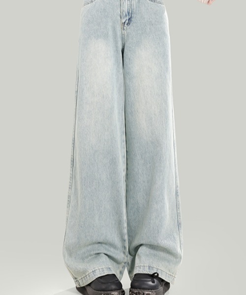 LUCPY（ラクピー）の「ルーズシルエットライトワイドデニムパンツ（デニムパンツ・レディース・ライトブルー・X-SMALL/SMALL/MEDIUM/LARGE）」の2枚目の写真