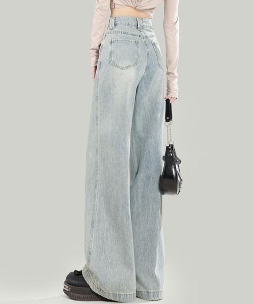 LUCPY（ラクピー）の「ルーズシルエットライトワイドデニムパンツ（デニムパンツ・レディース・ライトブルー・X-SMALL/SMALL/MEDIUM/LARGE）」の5枚目の写真