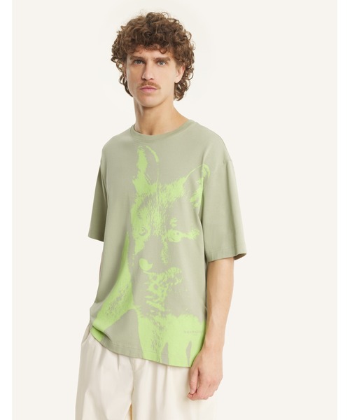 Maison Kitsune(メゾンキツネ)の「FOX CUB OVERSIZE TEE-SHIRT(Tシャツ/カットソー・メンズ・ライトカーキ・XS/XL/L/M/S)」の4枚目の写真