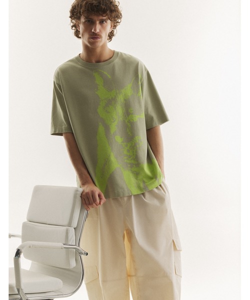 Maison Kitsune(メゾンキツネ)の「FOX CUB OVERSIZE TEE-SHIRT(Tシャツ/カットソー・メンズ・ライトカーキ・XS/XL/L/M/S)」の6枚目の写真