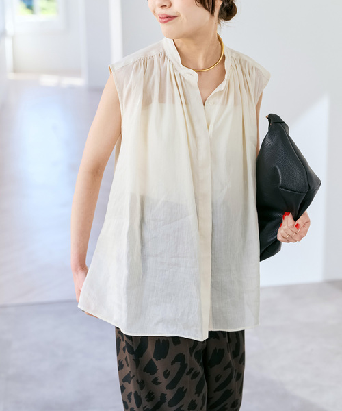 Spick & Span(スピックアンドスパン)の「ラミーコットンギャザーブラウス(シャツ/ブラウス・レディース・アイボリー/ブラック/オレンジ・FREE)」の2枚目の写真