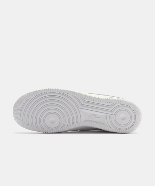 NIKE(ナイキ)の「NIKE AIR FORCE 1 07 CW2288-111(スニーカー・メンズ・ホワイト・30cm/27.5cm/28cm/28.5cm/29cm/27cm)」の4枚目の写真