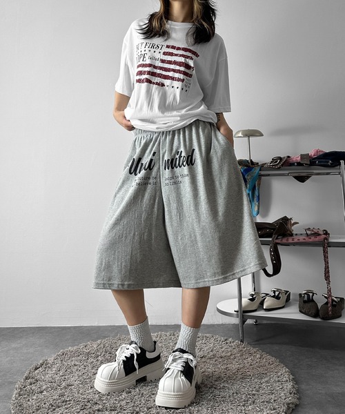 MATU:TA(マトゥータ)の「ヴィンテージフラッグロゴオーバーTシャツ / 海外ガール ロゴTシャツ オーバーTシャツ 半袖 ビッグシルエット ルーズ カジュアル ストリート 韓国 デイリー 3カラー ホワイト ネイビー チャコール(Tシャツ/カットソー・レディース・ホワイト/チャコールグレー/ネイビー・FREE)」の12枚目の写真