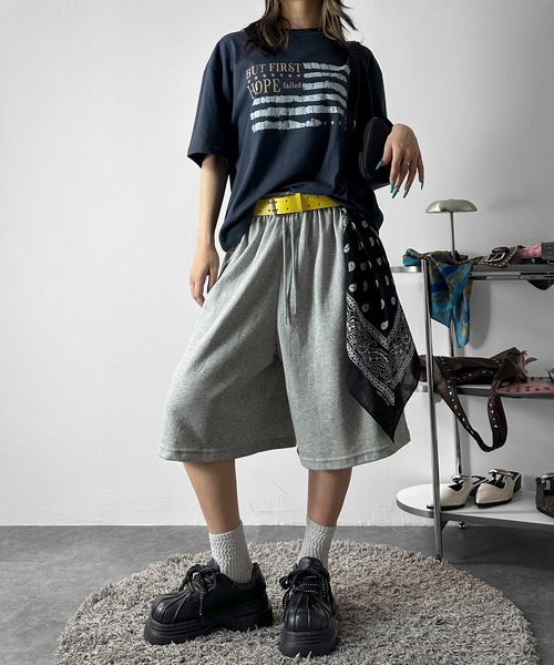MATU:TA(マトゥータ)の「ヴィンテージフラッグロゴオーバーTシャツ / 海外ガール ロゴTシャツ オーバーTシャツ 半袖 ビッグシルエット ルーズ カジュアル ストリート 韓国 デイリー 3カラー ホワイト ネイビー チャコール(Tシャツ/カットソー・レディース・ホワイト/チャコールグレー/ネイビー・FREE)」の20枚目の写真