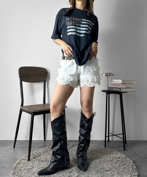 MATU:TA(マトゥータ)の「ヴィンテージフラッグロゴオーバーTシャツ / 海外ガール ロゴTシャツ オーバーTシャツ 半袖 ビッグシルエット ルーズ カジュアル ストリート 韓国 デイリー 3カラー ホワイト ネイビー チャコール(Tシャツ/カットソー・レディース・ホワイト/チャコールグレー/ネイビー・FREE)」の17枚目の写真