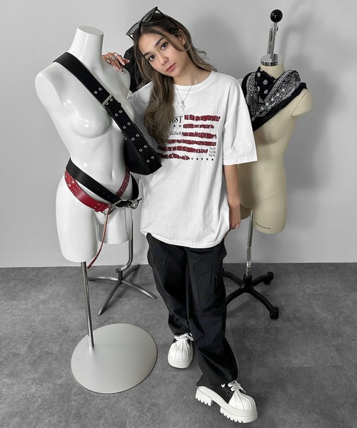 MATU:TA(マトゥータ)の「ヴィンテージフラッグロゴオーバーTシャツ / 海外ガール ロゴTシャツ オーバーTシャツ 半袖 ビッグシルエット ルーズ カジュアル ストリート 韓国 デイリー 3カラー ホワイト ネイビー チャコール(Tシャツ/カットソー・レディース・ホワイト/チャコールグレー/ネイビー・FREE)」の9枚目の写真