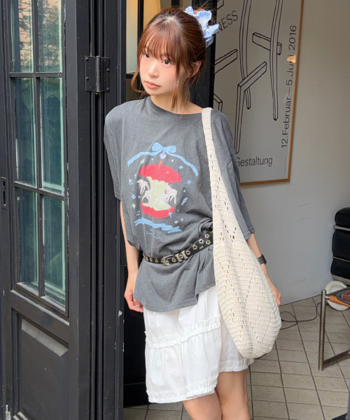 MELLOTORY(メロートリー)の「アップルメリーゴーラウンド 半袖Tシャツ (2カラー)(Tシャツ/カットソー・レディース・チャコールグレー/ホワイト・FREE)」の3枚目の写真