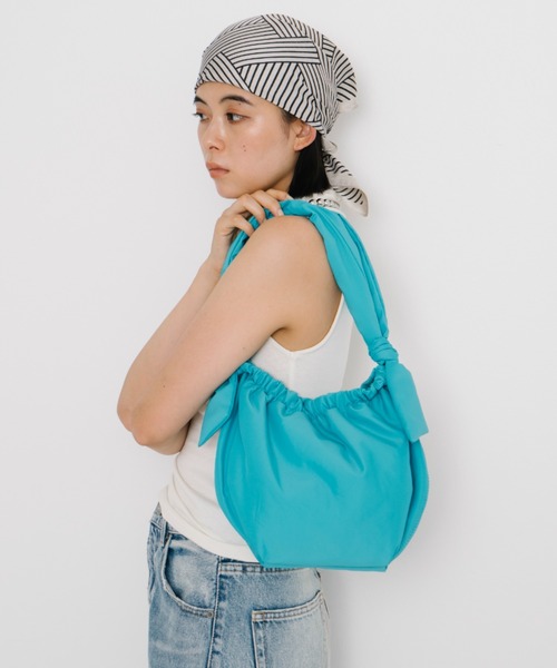 AIDELL（エイデル）の「パファーリボントートバッグ/ショルダー部分調節可能（ショルダーバッグ・レディース・ブラック/チャコールグレー/ライトブルー/ブルー・FREE）」の4枚目の写真