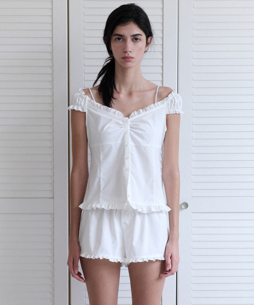 ANDNEEDS(アンドニーズ)の「Ella frill blouse (white)(シャツ/ブラウス・レディース・その他・FREE)」の3枚目の写真