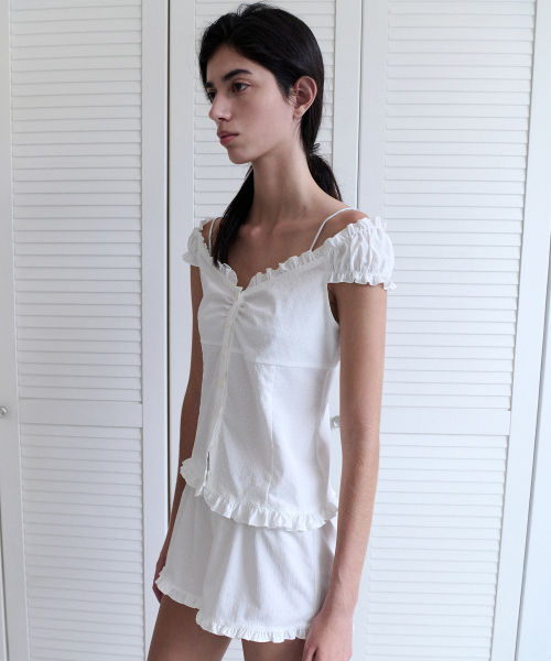 ANDNEEDS(アンドニーズ)の「Ella frill blouse (white)(シャツ/ブラウス・レディース・その他・FREE)」の4枚目の写真